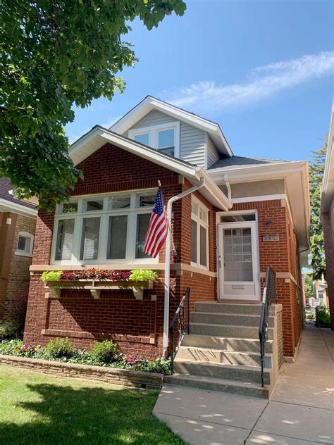 5449 N Forest Glen Ave, Chicago, IL is a single family home that contains 2,554 sq ft and was built in 1900. . Homes for sale chicago il 60630
